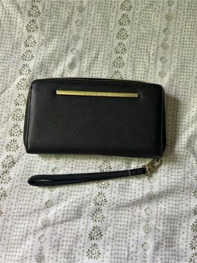 Steve Madden Black Textured Zip Wristlet with Gold Plaque